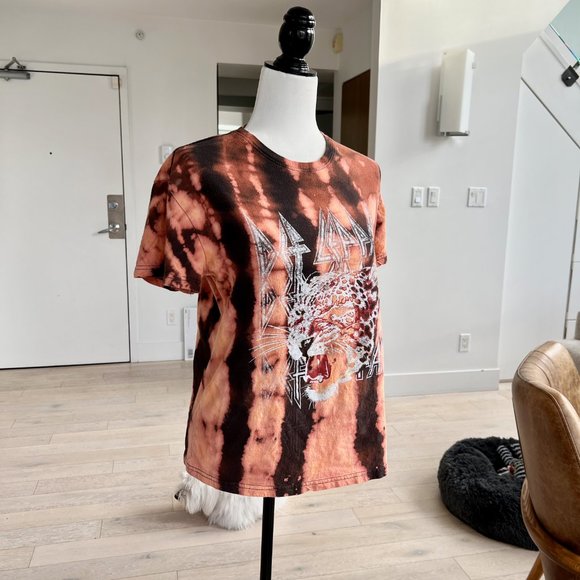 ✨Upcycled | Vintage Def Leppard Graphic Relaxed Fit T-Shirt | Large | Black - Picture 6 of 11